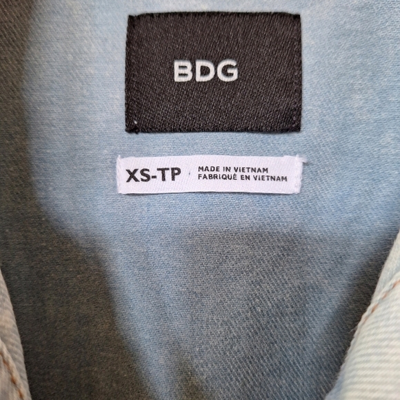 BDG Urban Outfitters Womens Light Denim Graffiti Button Front Jacket. Size XS - Picture 2 of 6